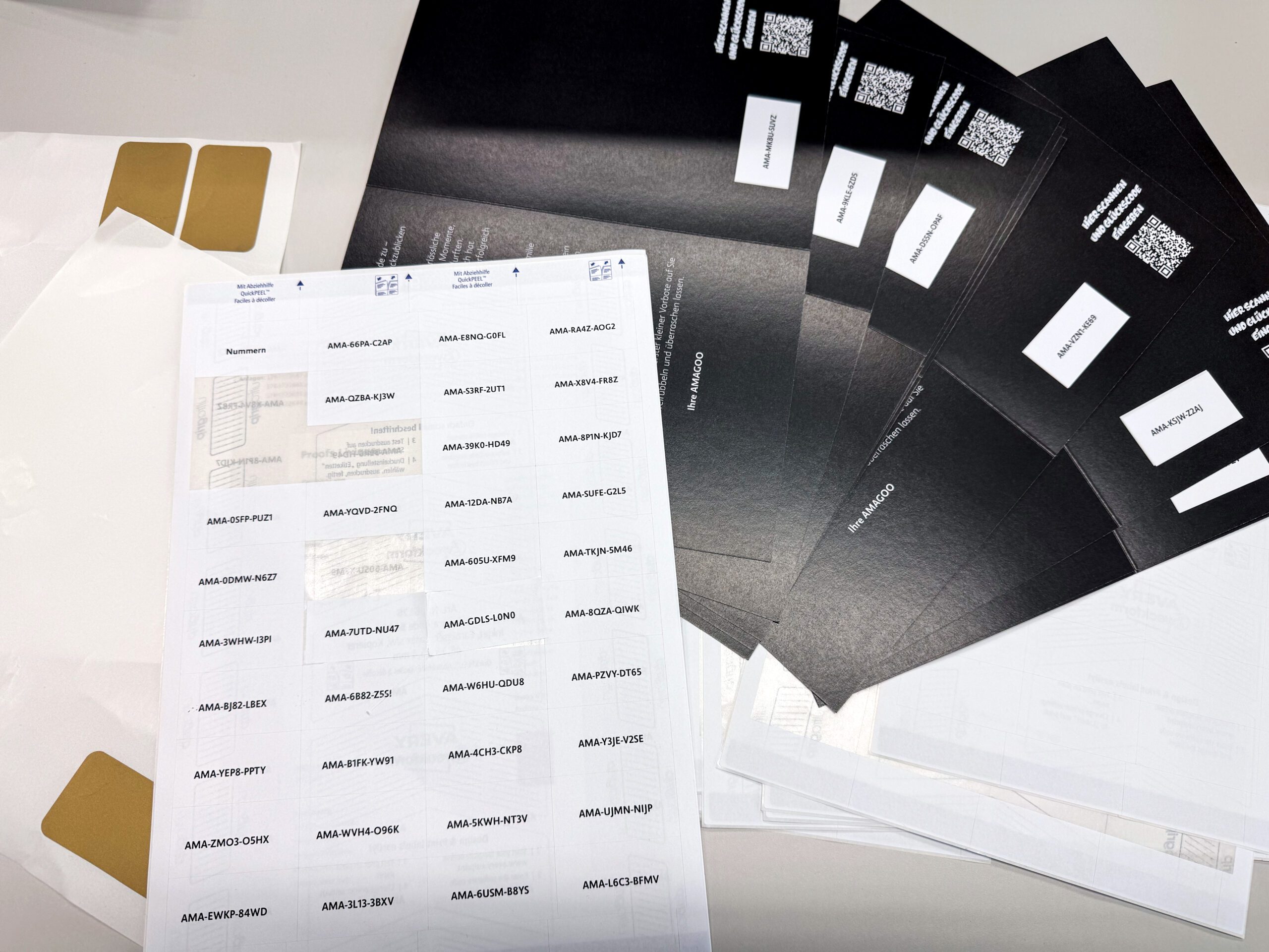 Codes auf Karten kleben